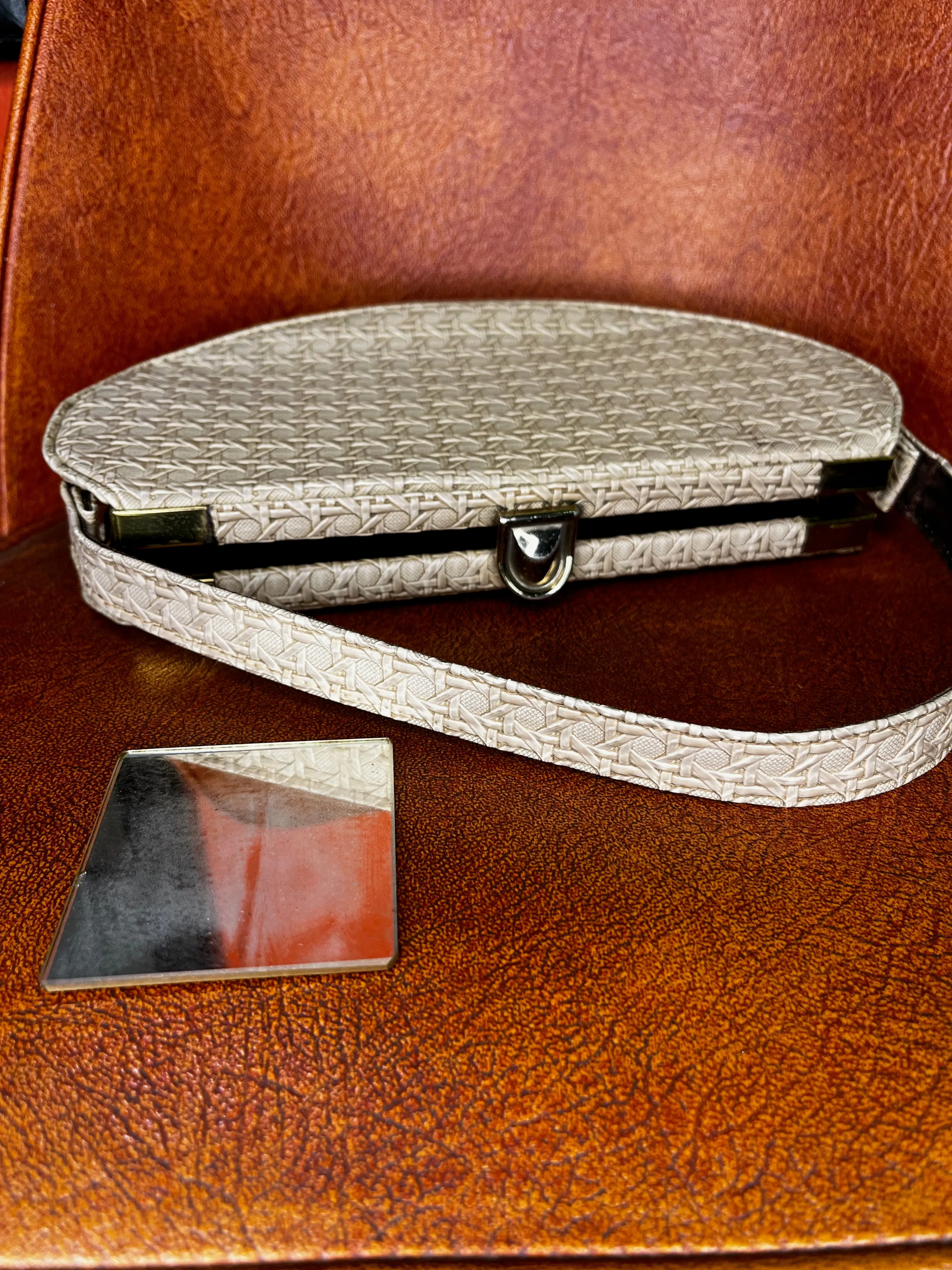 60's-70's Tan Textured Wicker Pattern One Shoulder Bag