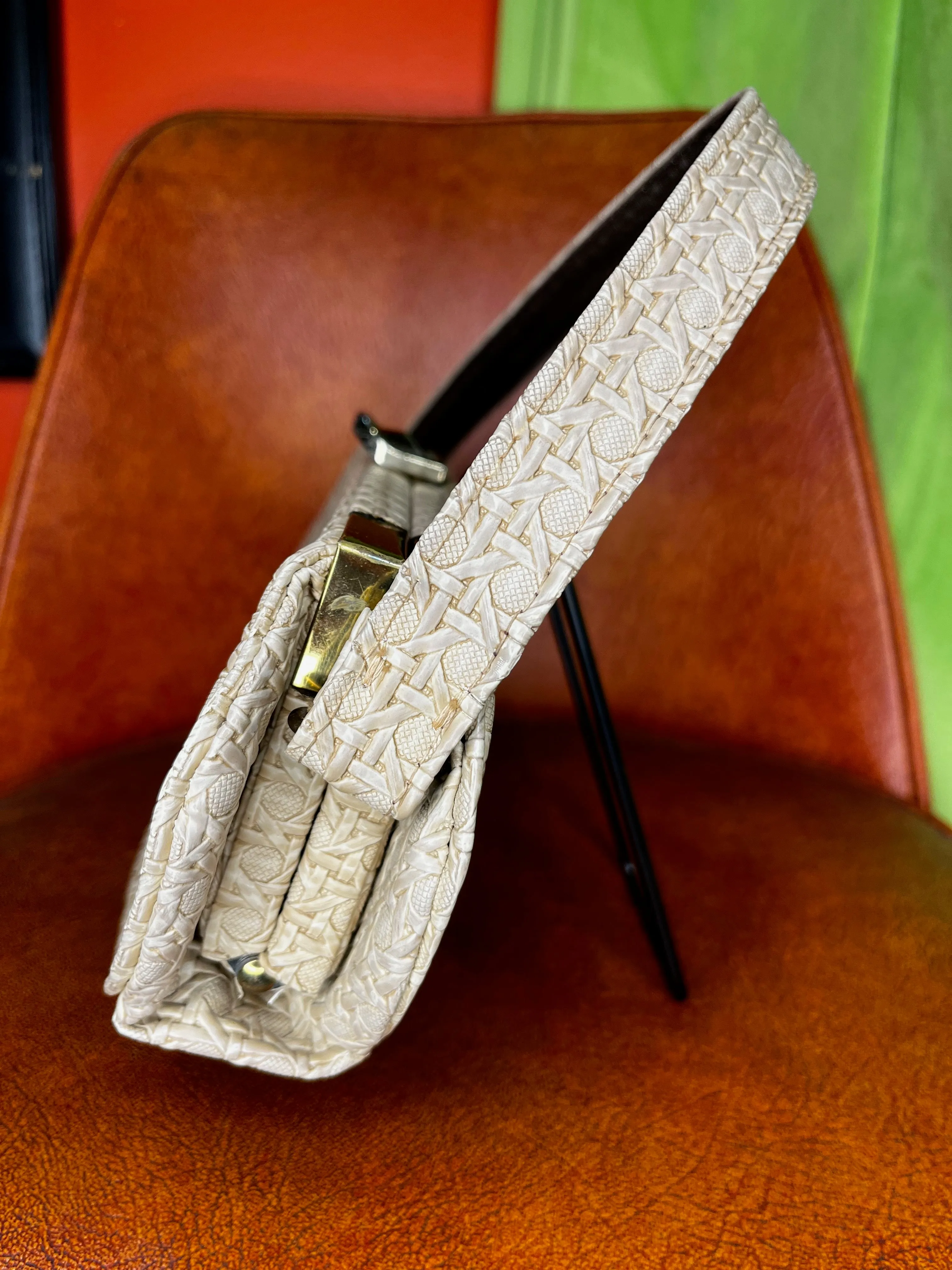 60's-70's Tan Textured Wicker Pattern One Shoulder Bag