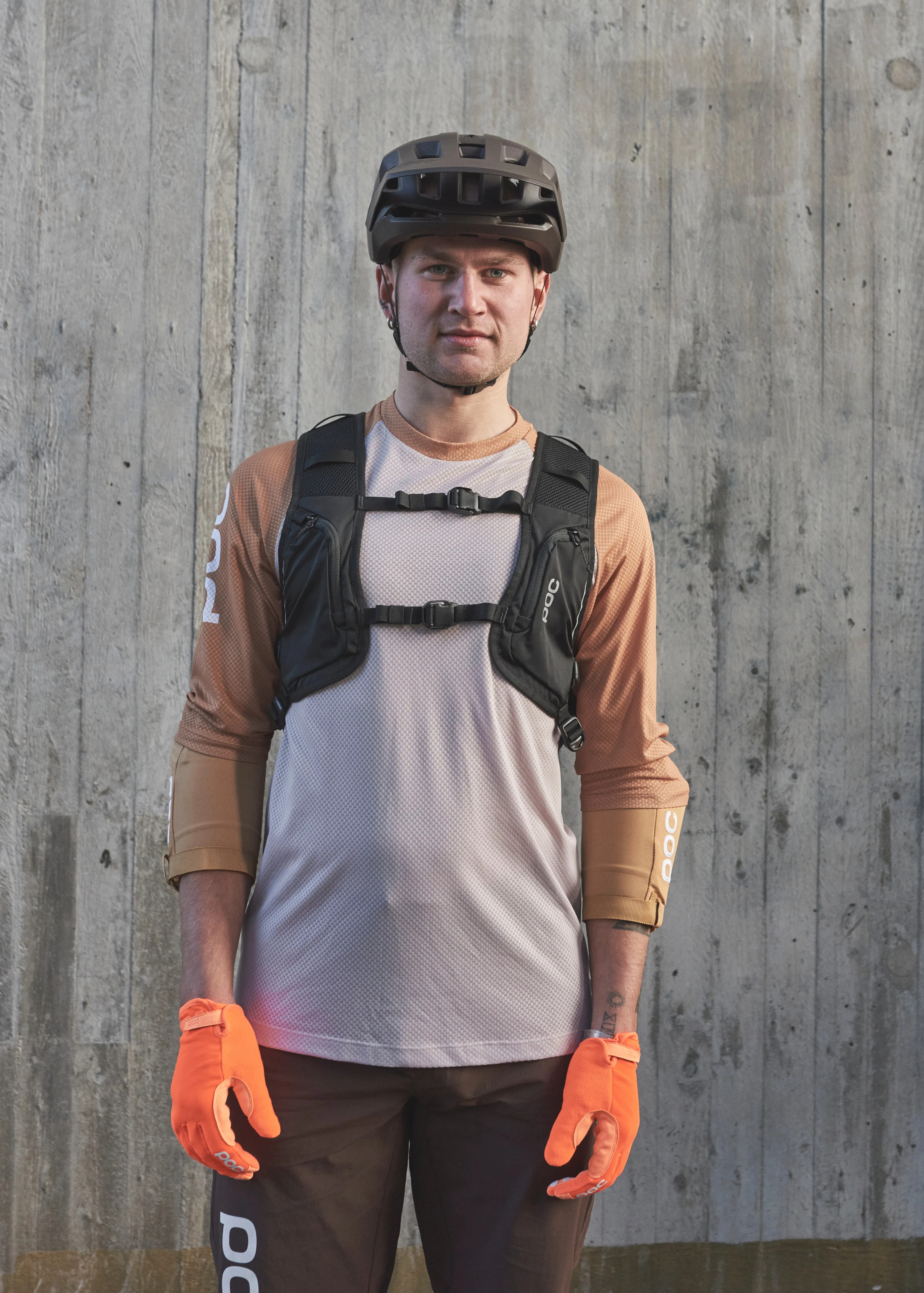 POC Column VPD Backpack 13 L Uranium Black | Buy POC Column VPD Backpack 13 L Uranium Black here | Outnorth