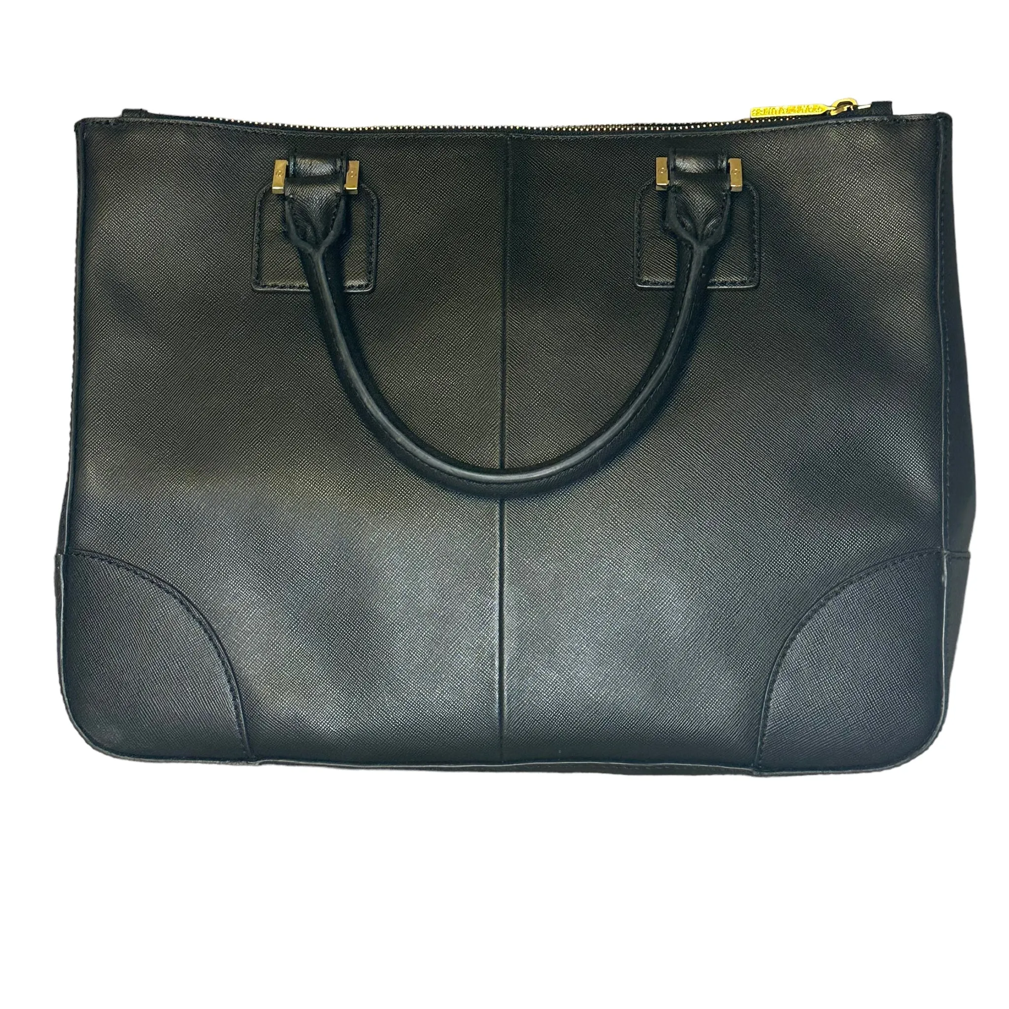 Sure! The optimized title for this e-commerce product in English, requiring modifiers, could be: Chic Tory Burch Small Robinson Double Zip Black Leather Handbag